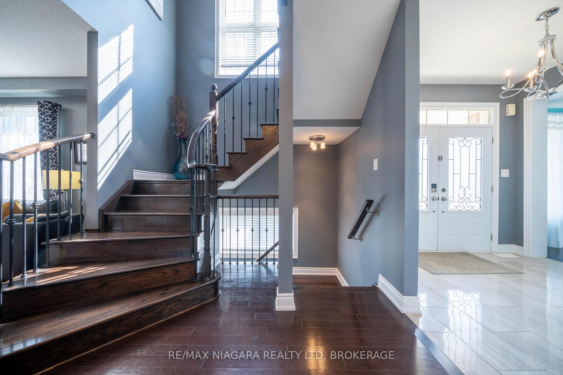 Photo 40 of 8285 Elderberry Drive, Niagara Falls, Brown — HOMEH
