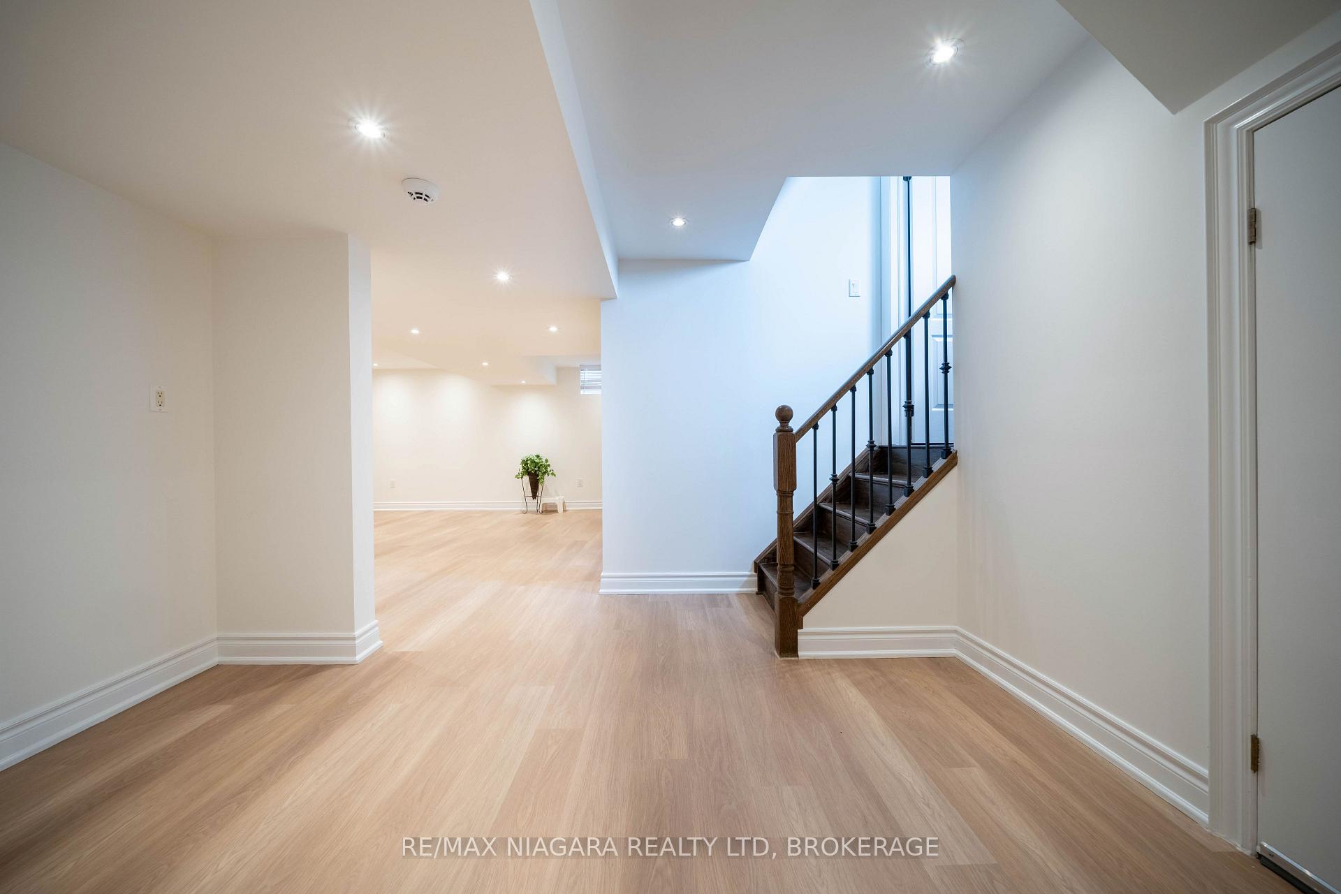 Photo 41 of 8285 Elderberry Drive, Niagara Falls, Brown — HOMEH