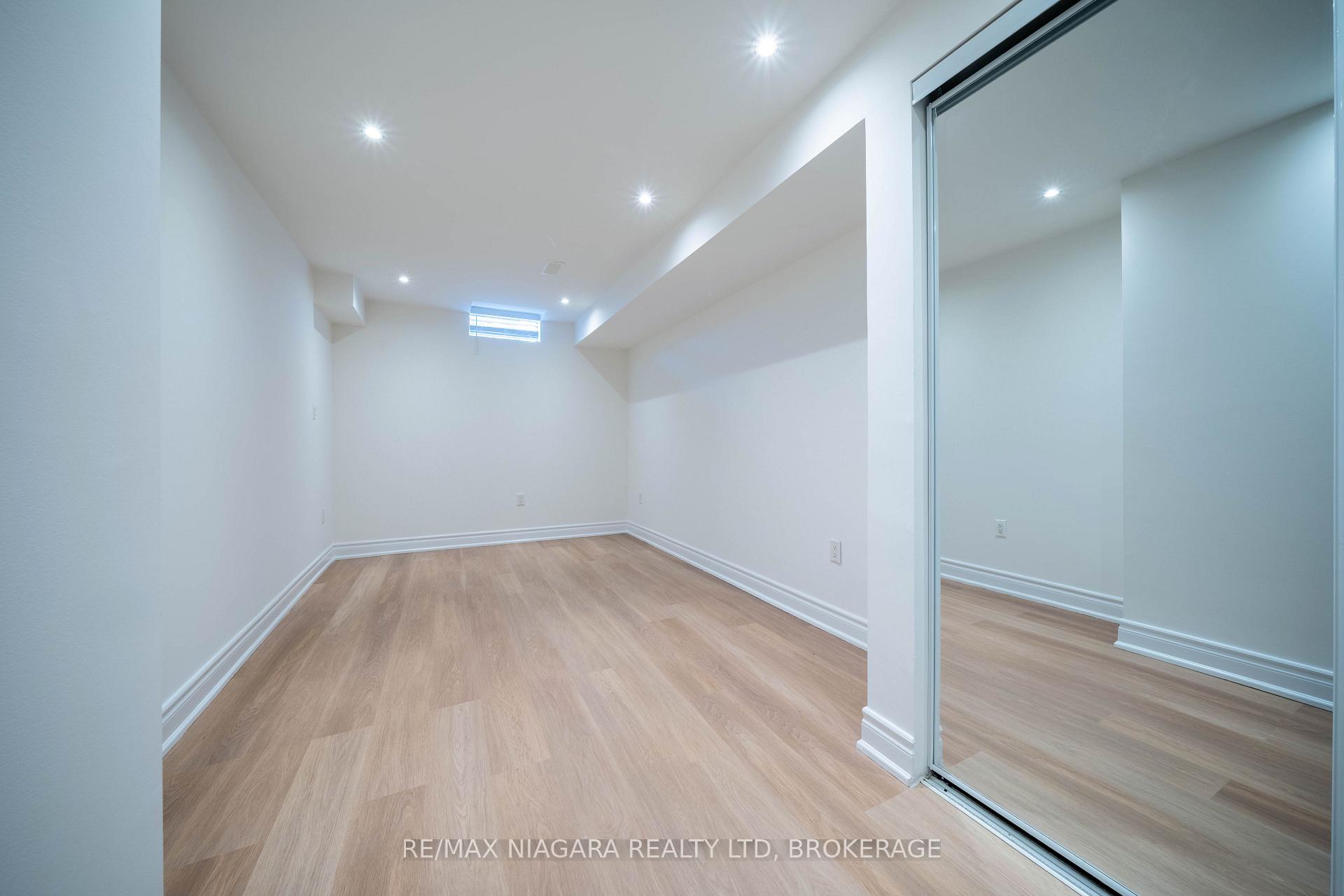 Photo 42 of 8285 Elderberry Drive, Niagara Falls, Brown — HOMEH
