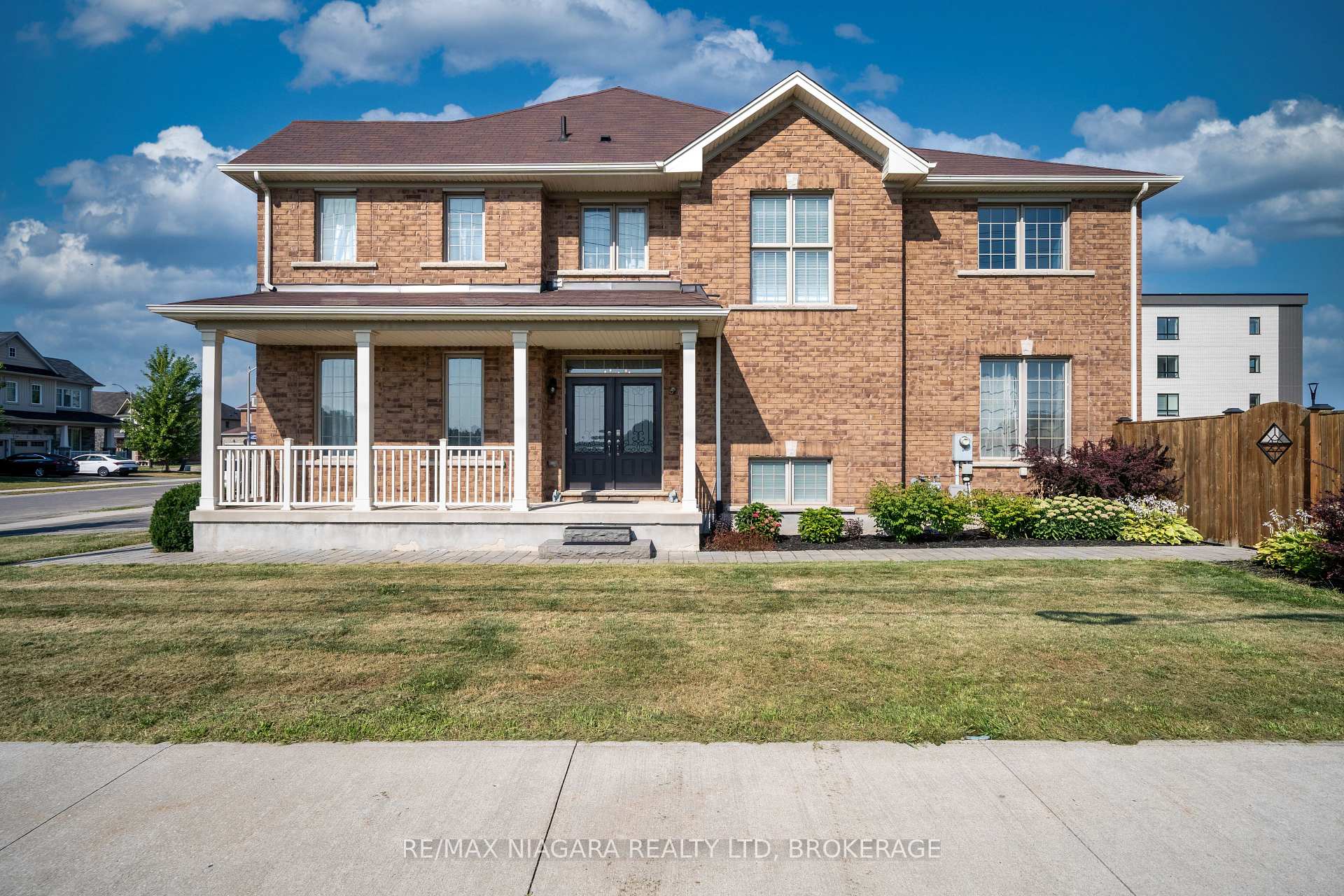 Photo 47 of 8285 Elderberry Drive, Niagara Falls, Brown — HOMEH