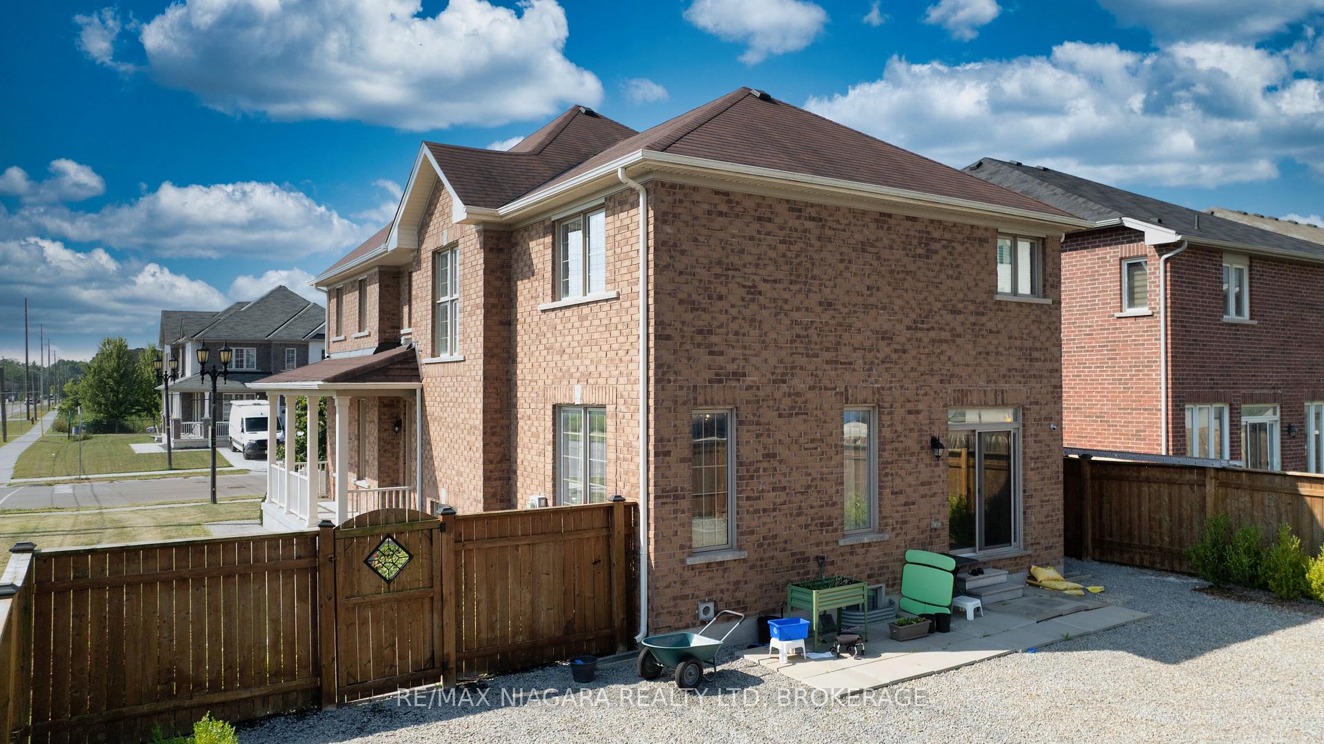 Photo 49 of 8285 Elderberry Drive, Niagara Falls, Brown — HOMEH