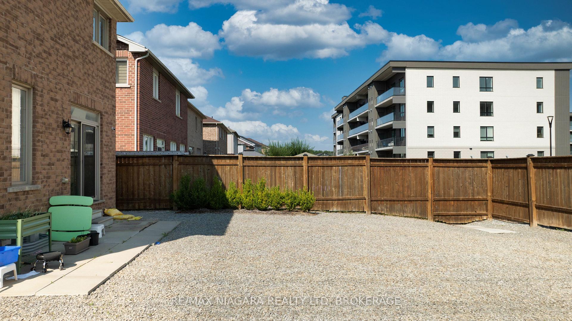 Photo 50 of 8285 Elderberry Drive, Niagara Falls, Brown — HOMEH