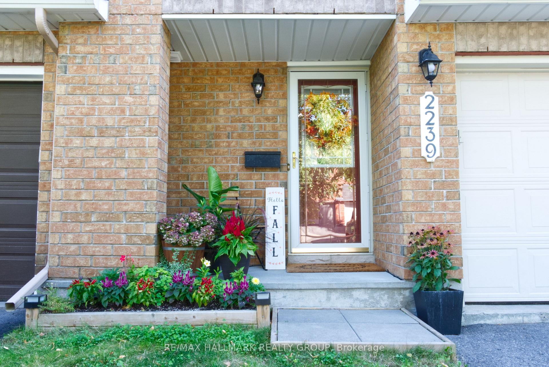 Photo 2 of 2239 Brockstone Crescent, Ottawa, Avalon East — HOMEH