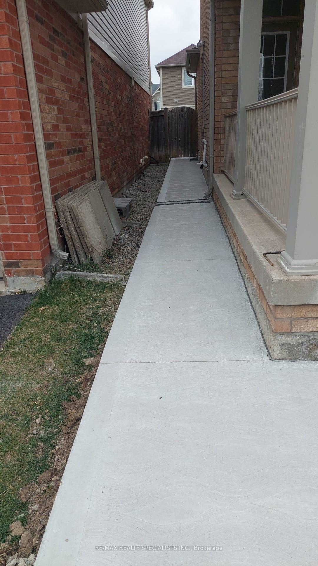 Photo 6 of Unit Basement, 889 Minchin Way, Milton, Harrison — HOMEH