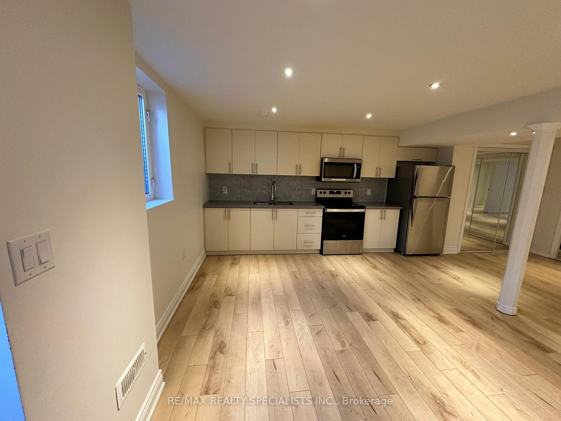 Photo 8 of Unit Basement, 889 Minchin Way, Milton, Harrison — HOMEH