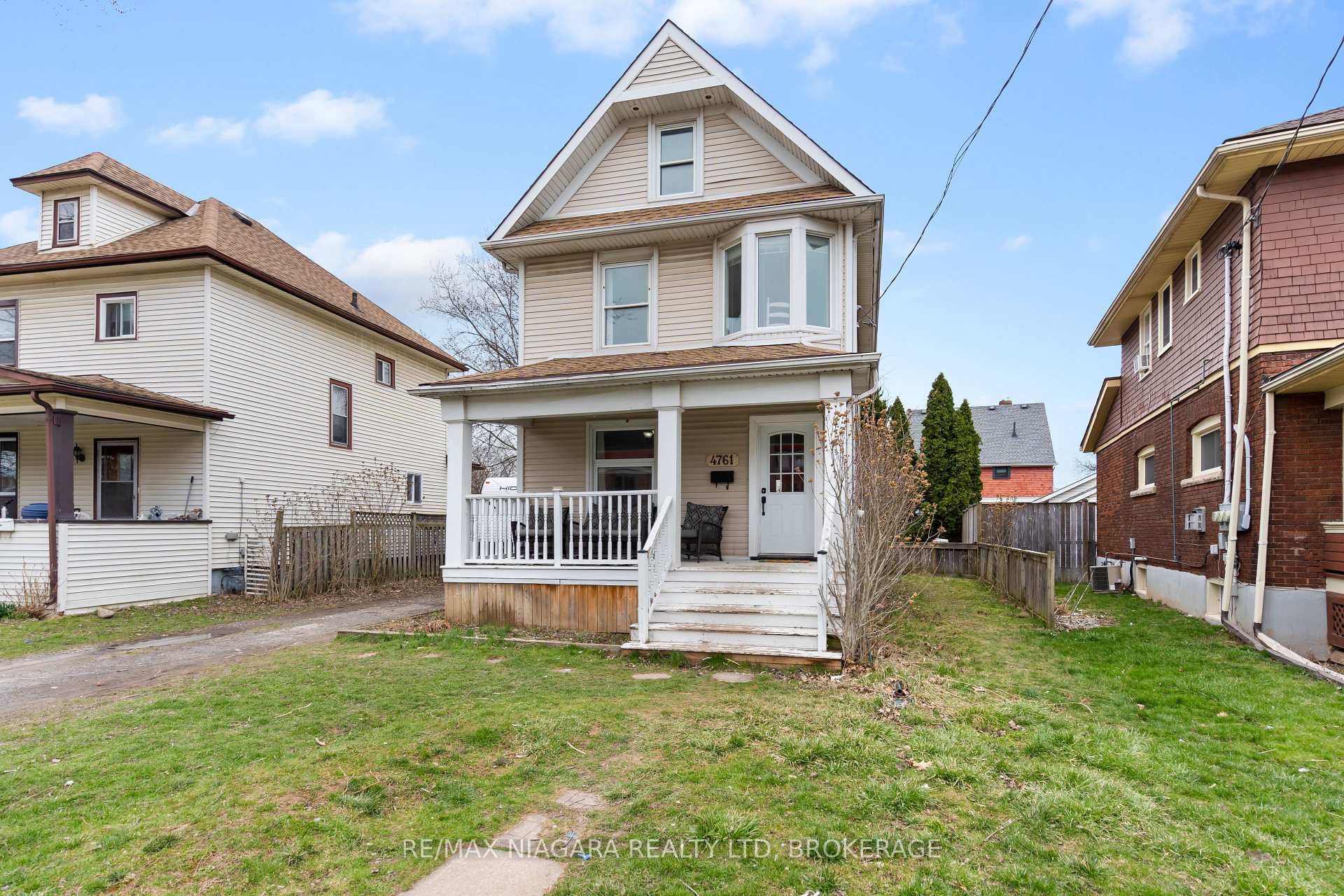 Photo 1 of 4761 Epworth Circle, Niagara Falls, Downtown — HOMEH