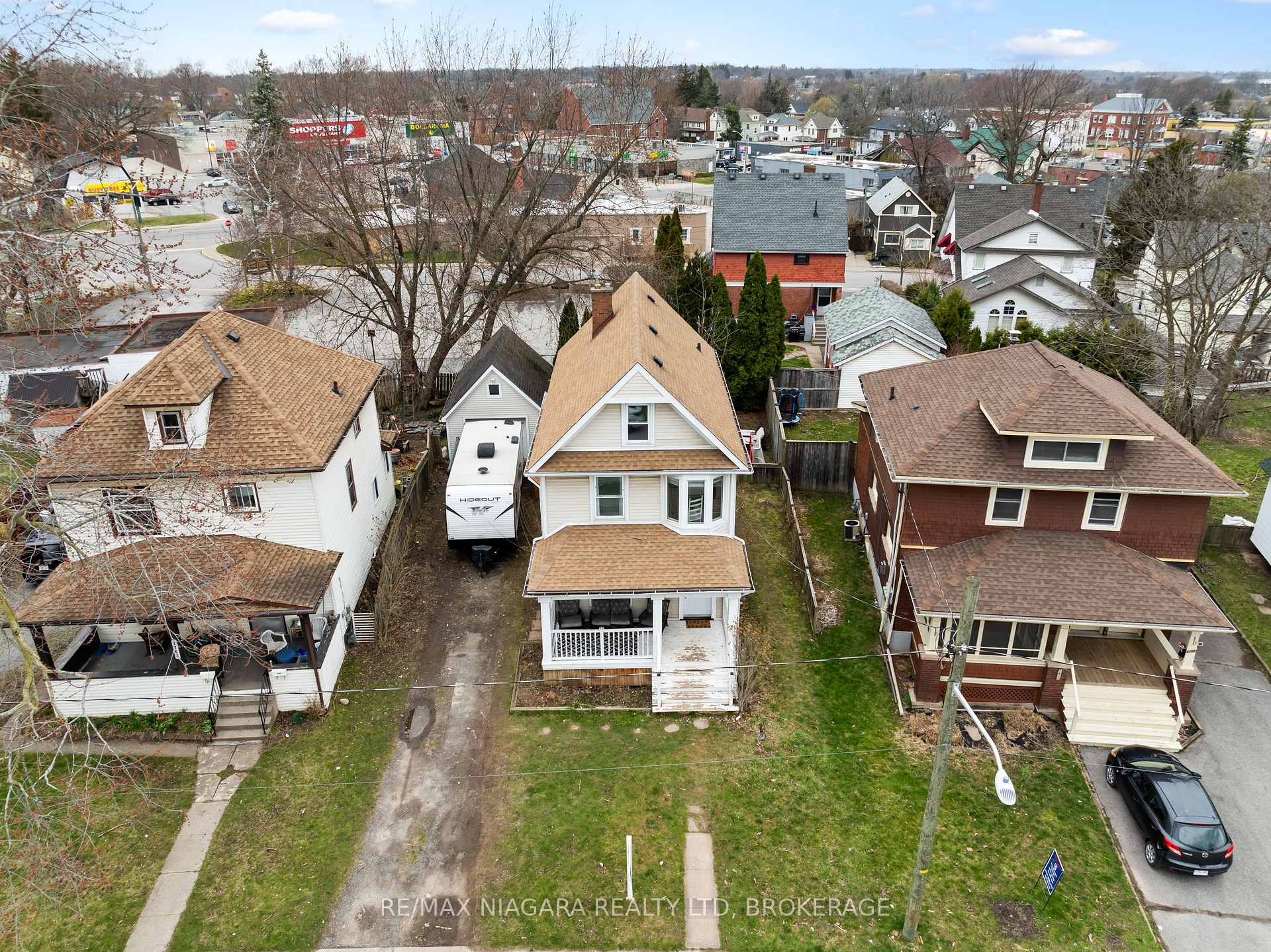 Photo 3 of 4761 Epworth Circle, Niagara Falls, Downtown — HOMEH