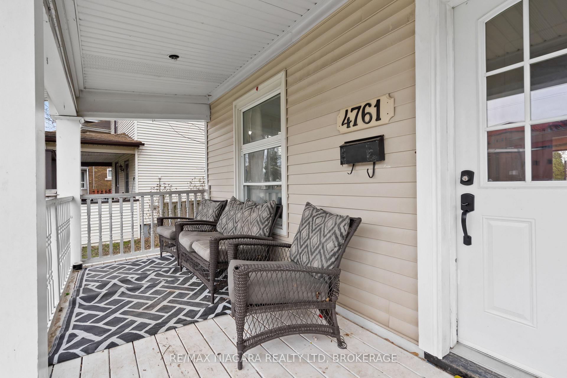 Photo 4 of 4761 Epworth Circle, Niagara Falls, Downtown — HOMEH
