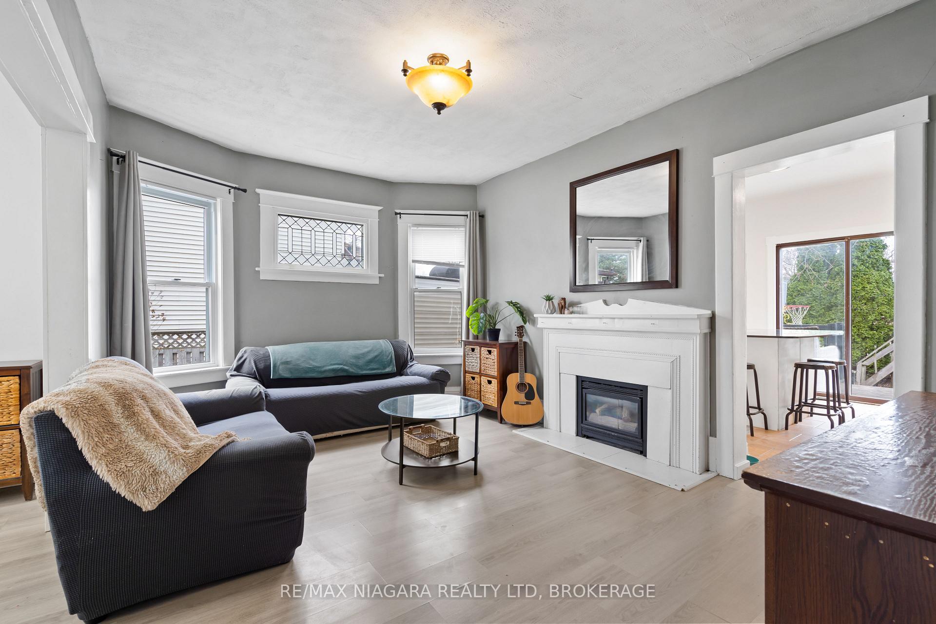 Photo 6 of 4761 Epworth Circle, Niagara Falls, Downtown — HOMEH