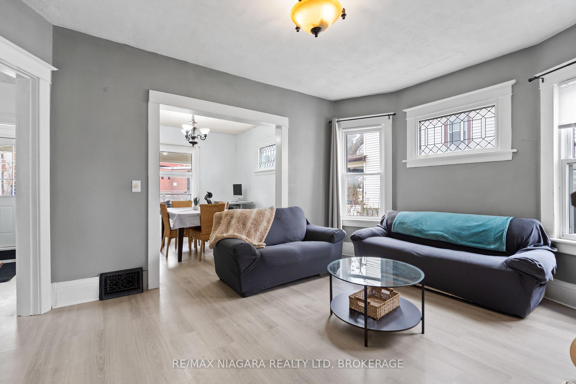 Photo 7 of 4761 Epworth Circle, Niagara Falls, Downtown — HOMEH