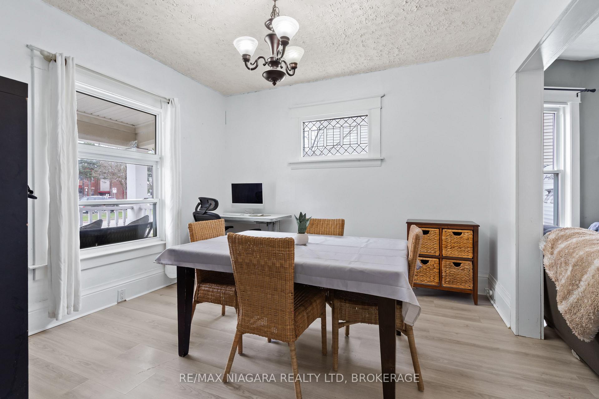 Photo 8 of 4761 Epworth Circle, Niagara Falls, Downtown — HOMEH