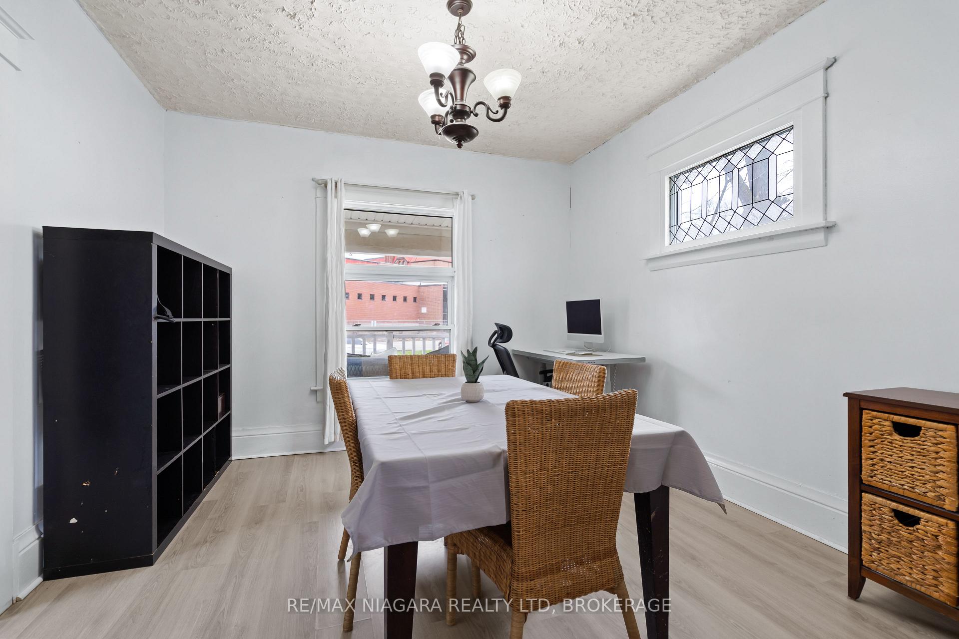 Photo 9 of 4761 Epworth Circle, Niagara Falls, Downtown — HOMEH