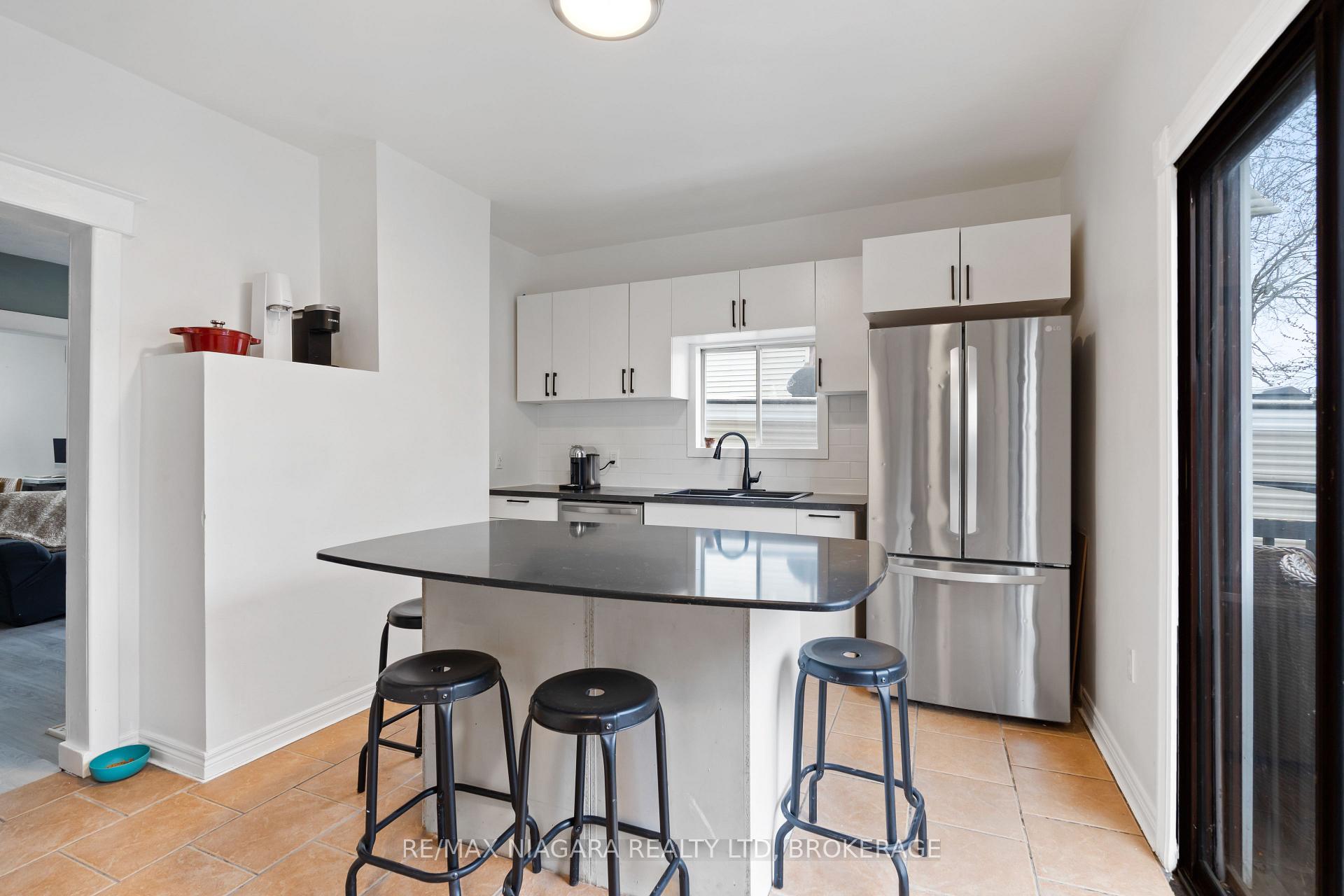 Photo 11 of 4761 Epworth Circle, Niagara Falls, Downtown — HOMEH