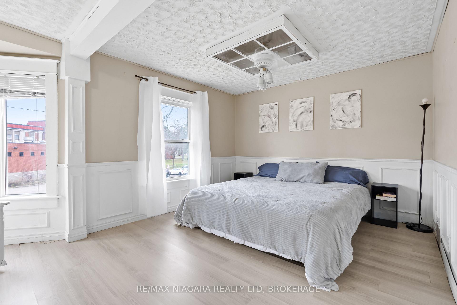 Photo 13 of 4761 Epworth Circle, Niagara Falls, Downtown — HOMEH