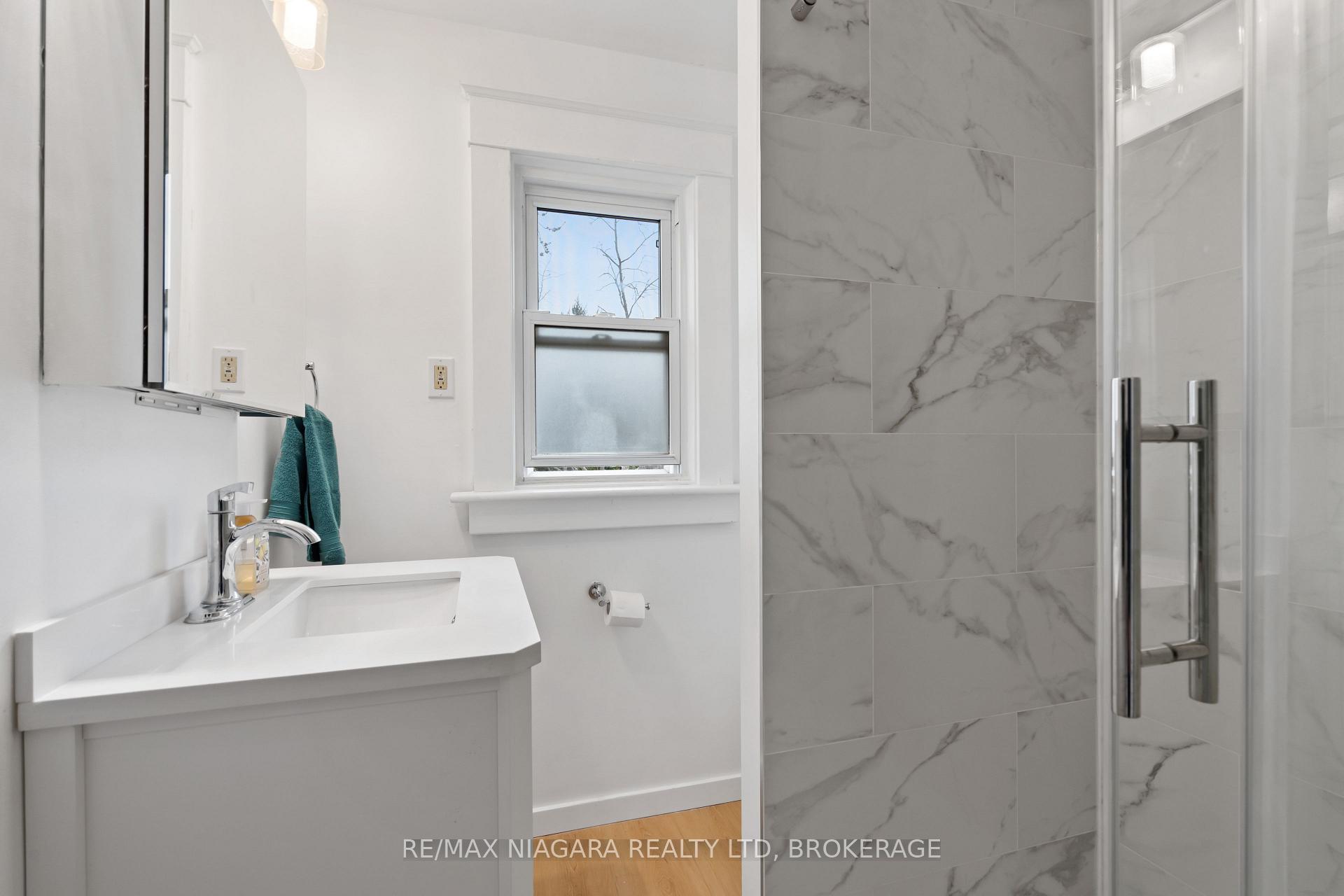 Photo 15 of 4761 Epworth Circle, Niagara Falls, Downtown — HOMEH