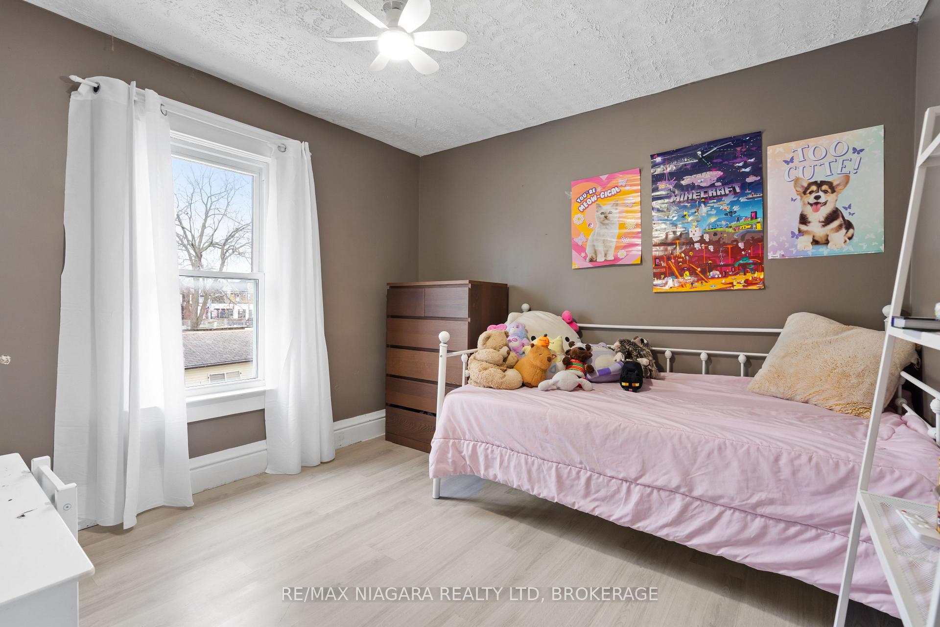 Photo 17 of 4761 Epworth Circle, Niagara Falls, Downtown — HOMEH