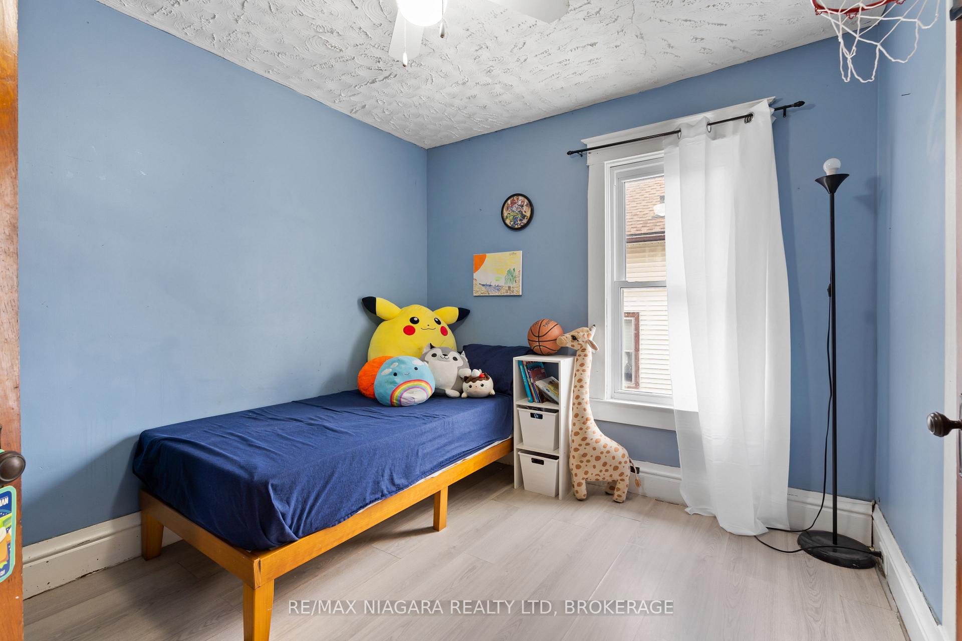 Photo 18 of 4761 Epworth Circle, Niagara Falls, Downtown — HOMEH