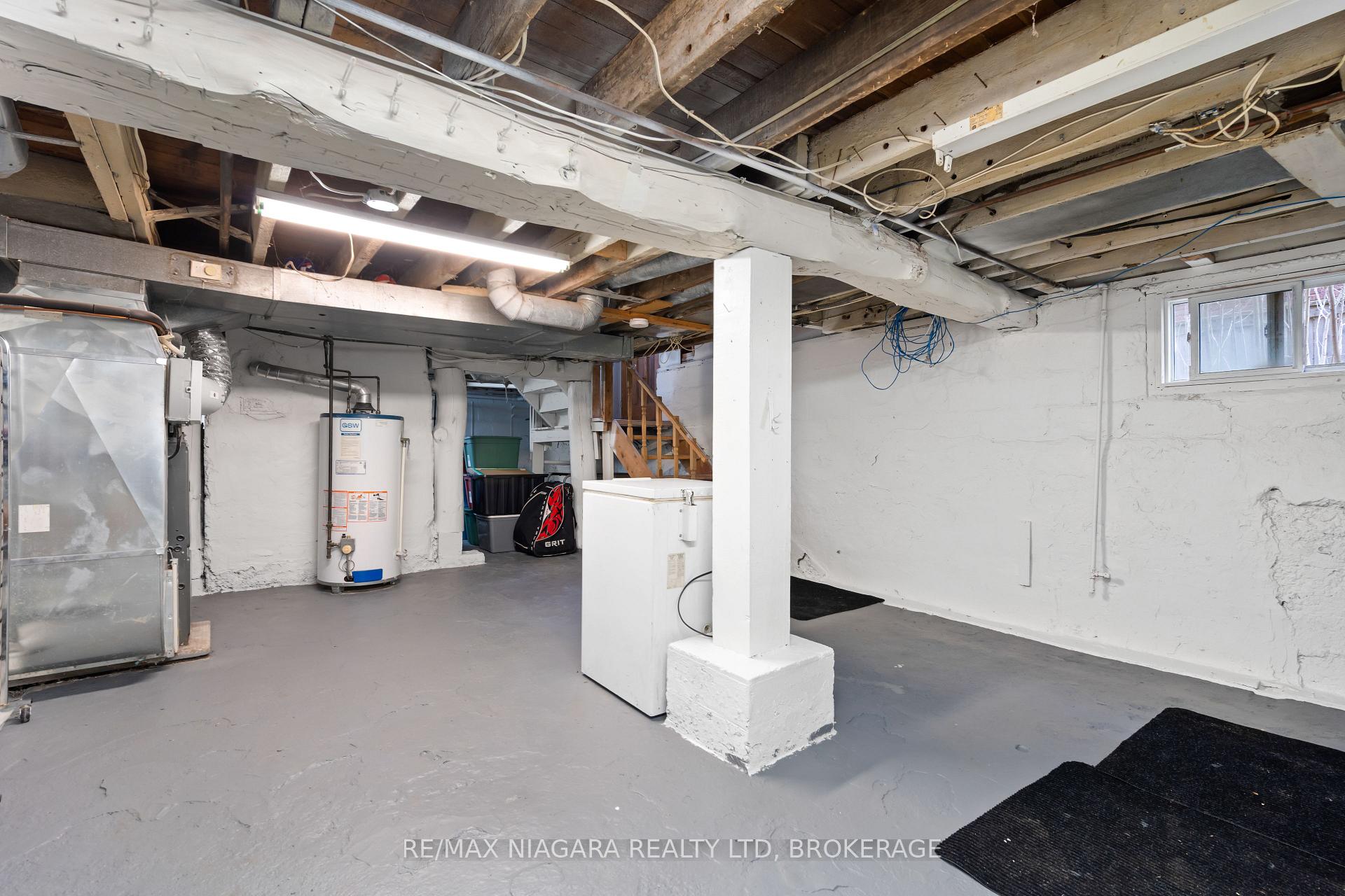Photo 22 of 4761 Epworth Circle, Niagara Falls, Downtown — HOMEH