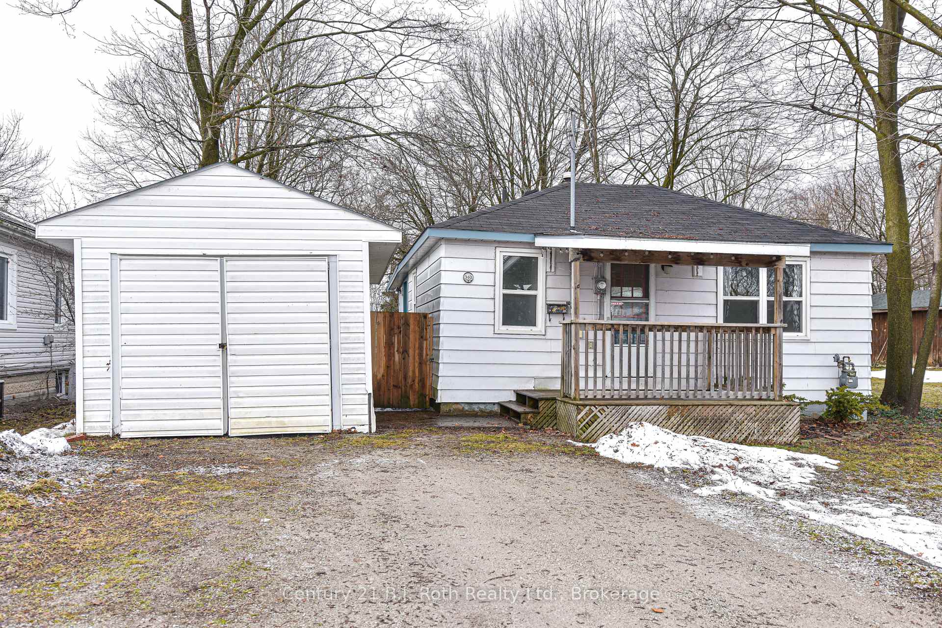 Photo 2 of 313 East Street E, Orillia — HOMEH