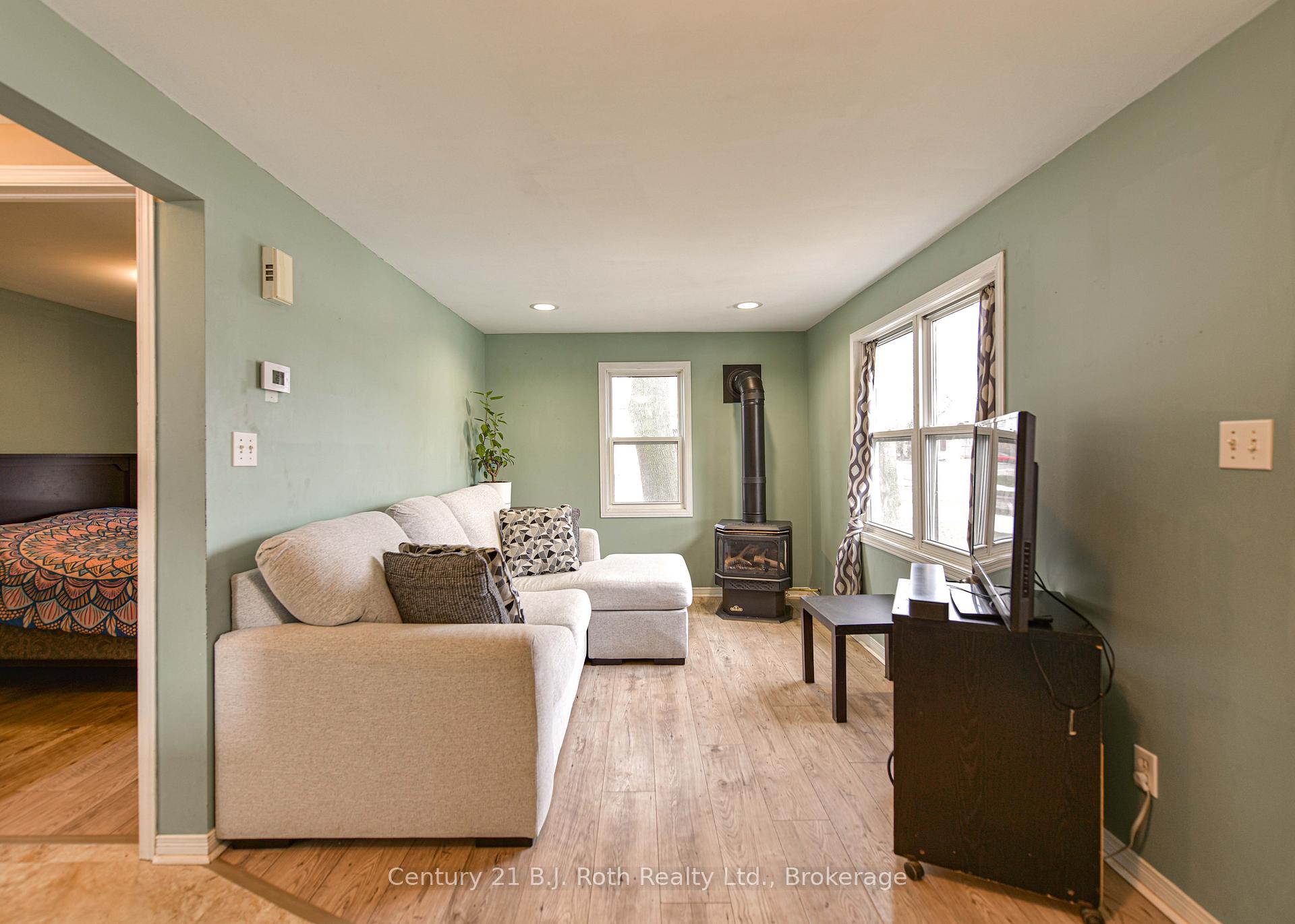 Photo 14 of 313 East Street E, Orillia — HOMEH