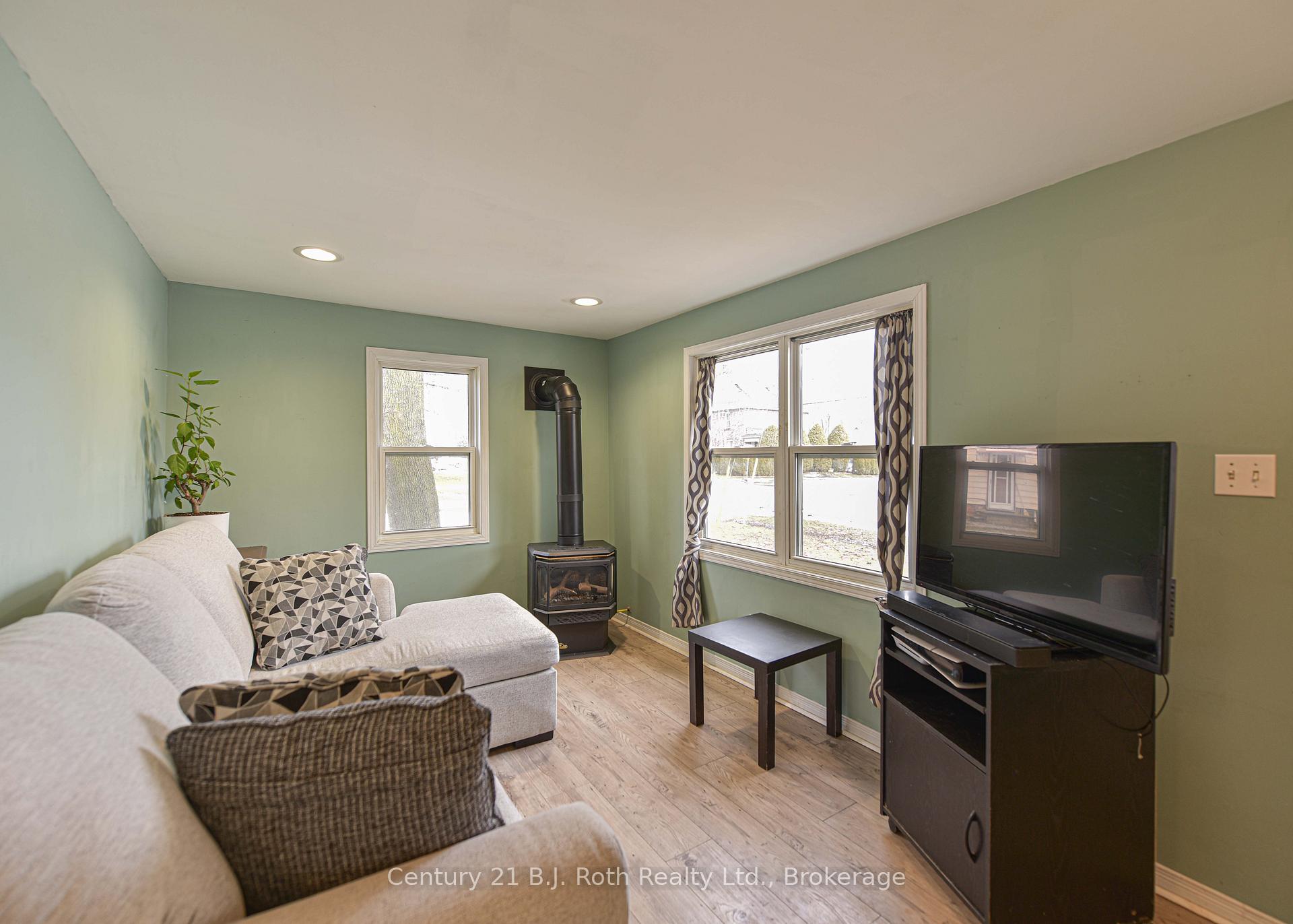 Photo 15 of 313 East Street E, Orillia — HOMEH