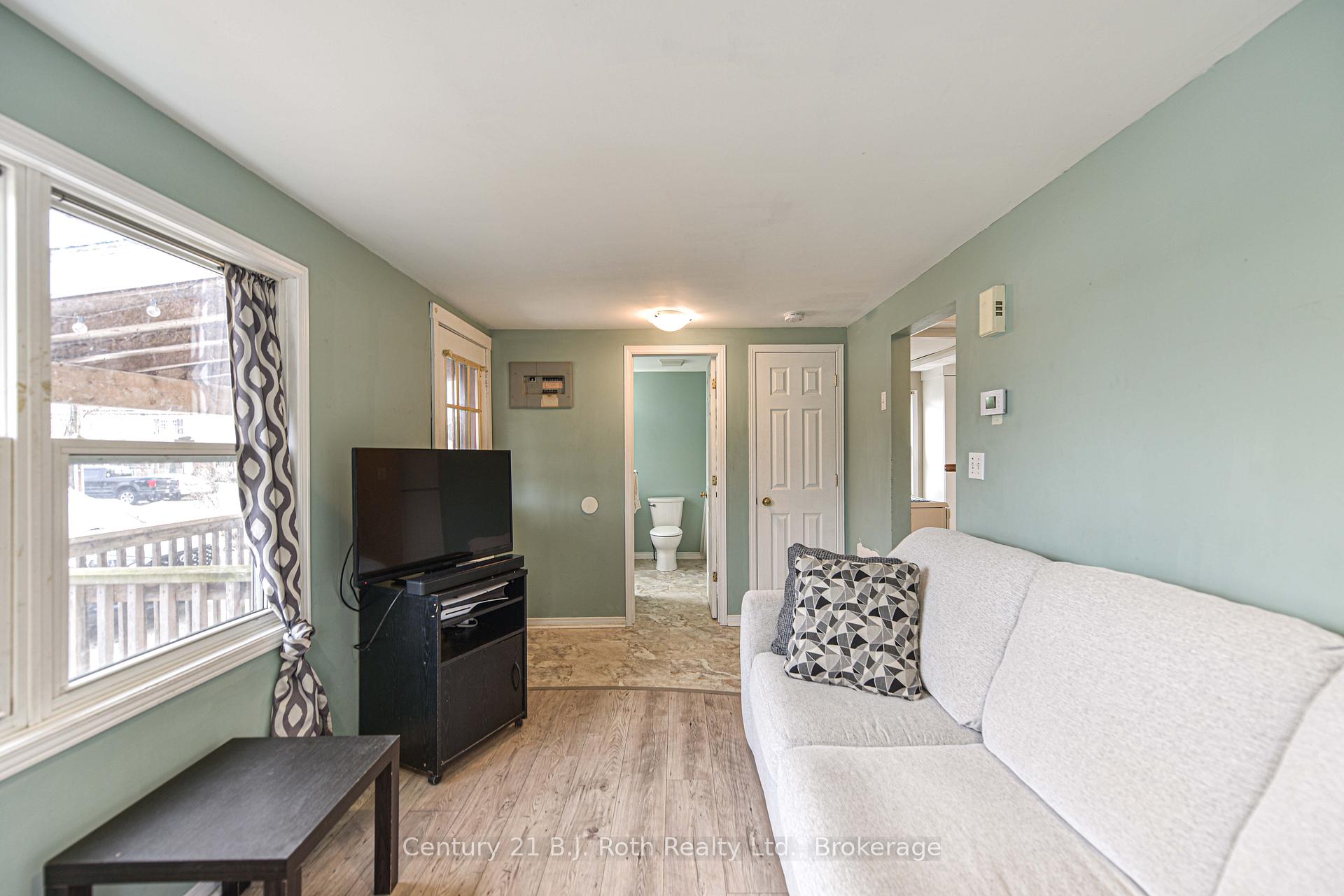Photo 16 of 313 East Street E, Orillia — HOMEH