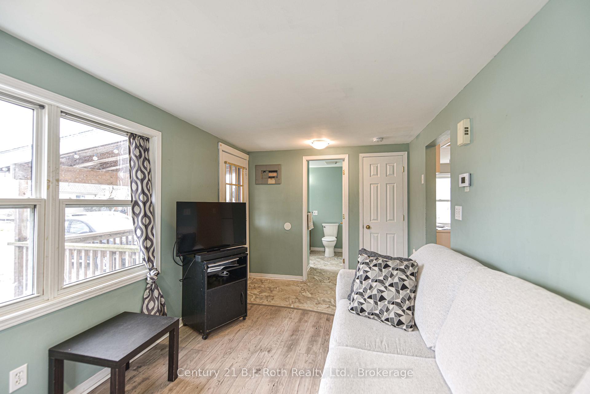 Photo 17 of 313 East Street E, Orillia — HOMEH