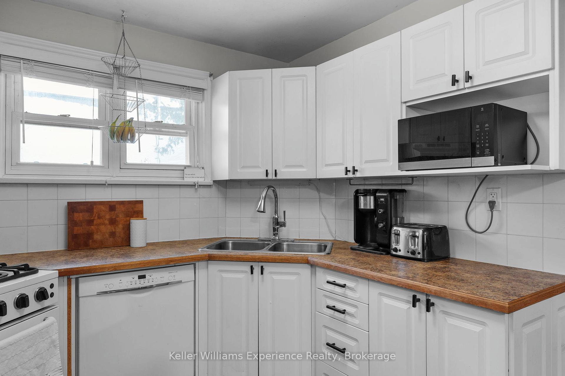 Photo 3 of 183 North Street E, Orillia — HOMEH
