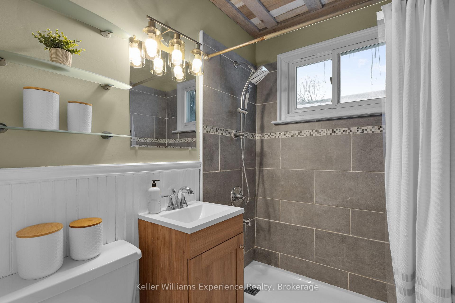 Photo 11 of 183 North Street E, Orillia — HOMEH
