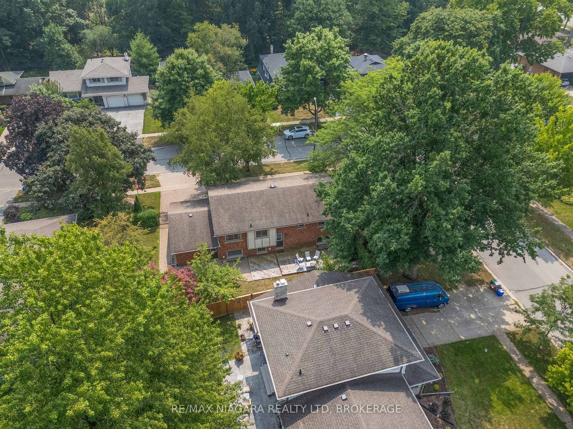 Photo 4 of 6841 Dellpark Drive, Niagara Falls, Stamford — HOMEH