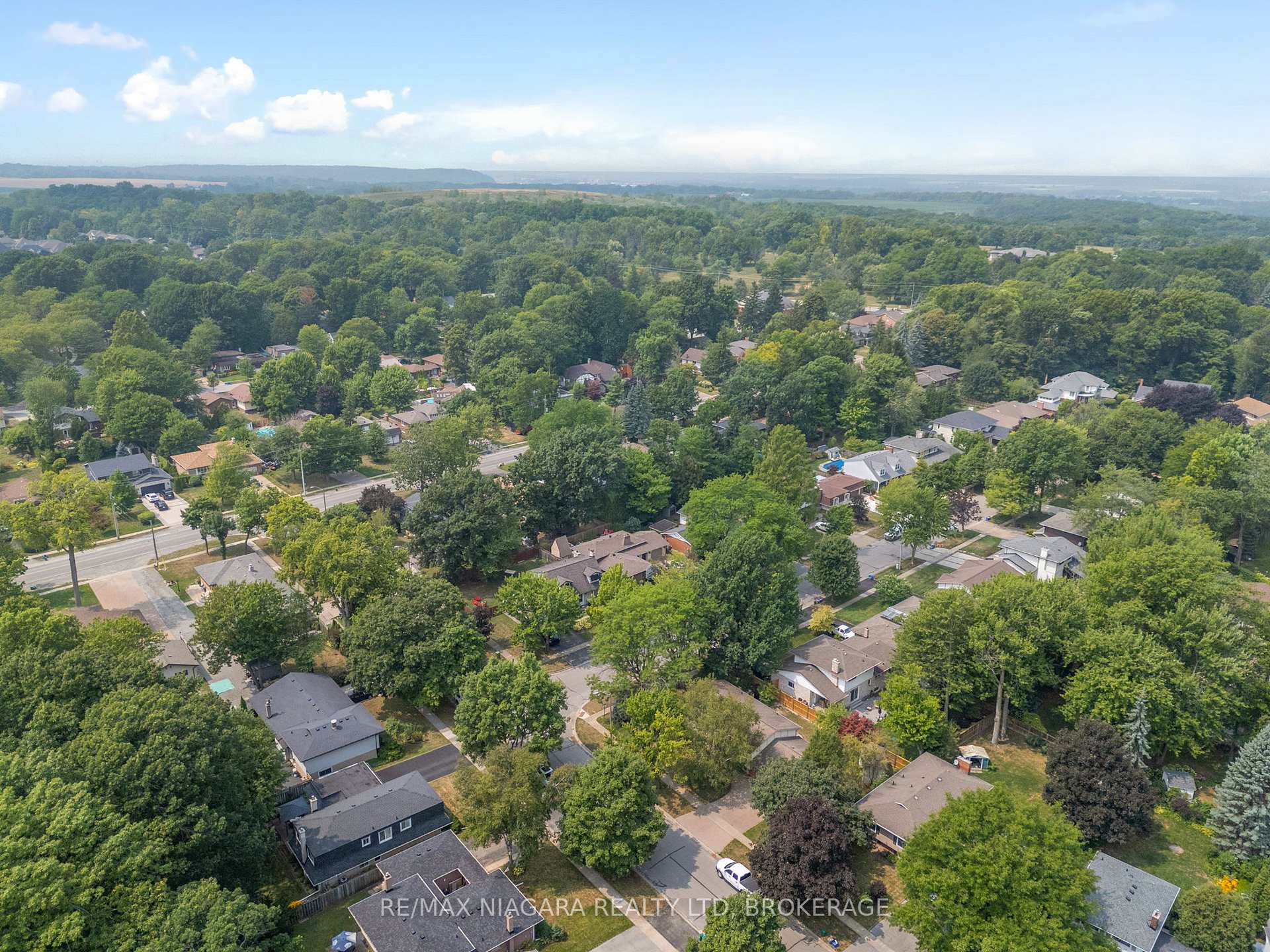 Photo 6 of 6841 Dellpark Drive, Niagara Falls, Stamford — HOMEH