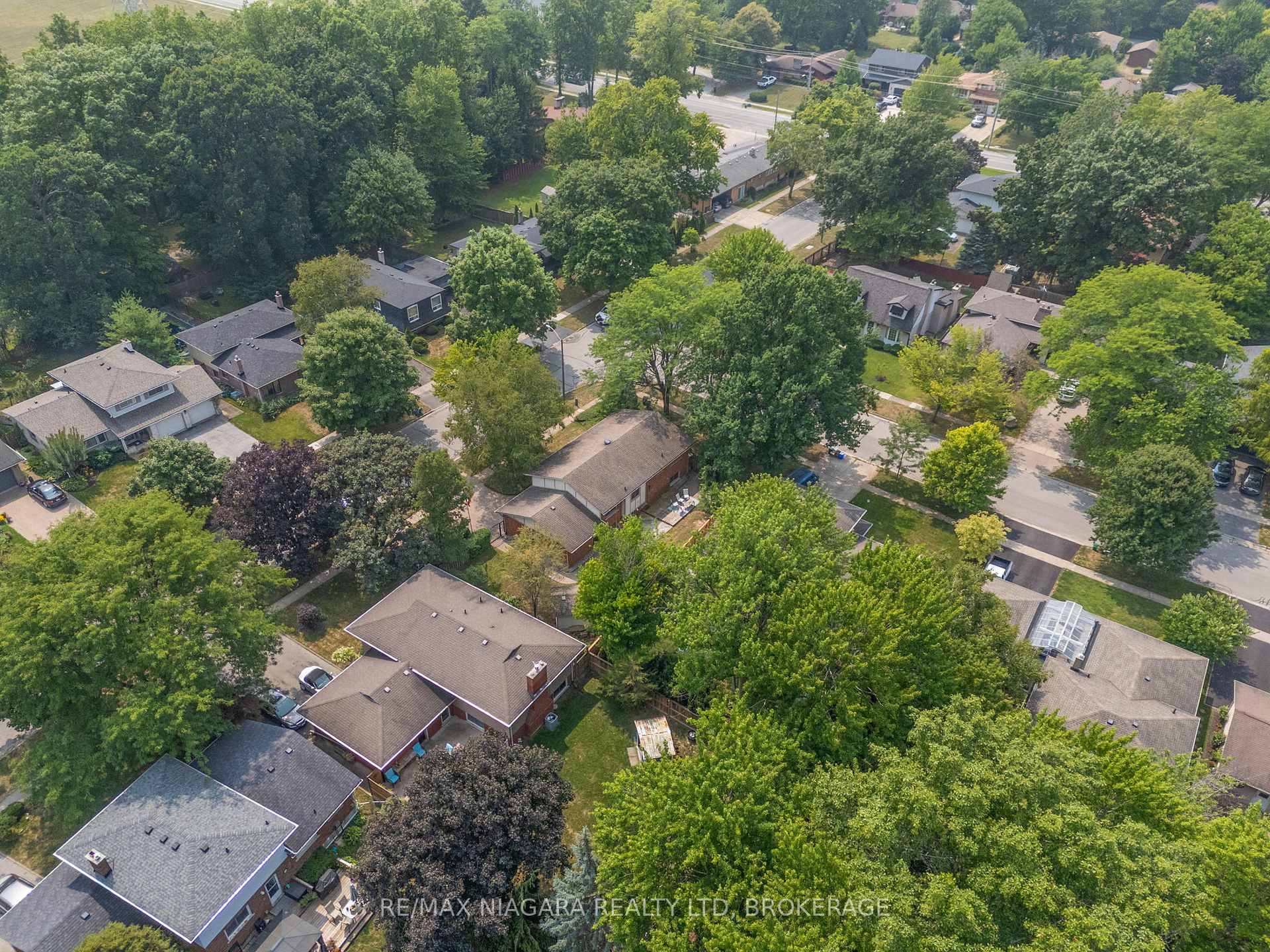 Photo 7 of 6841 Dellpark Drive, Niagara Falls, Stamford — HOMEH