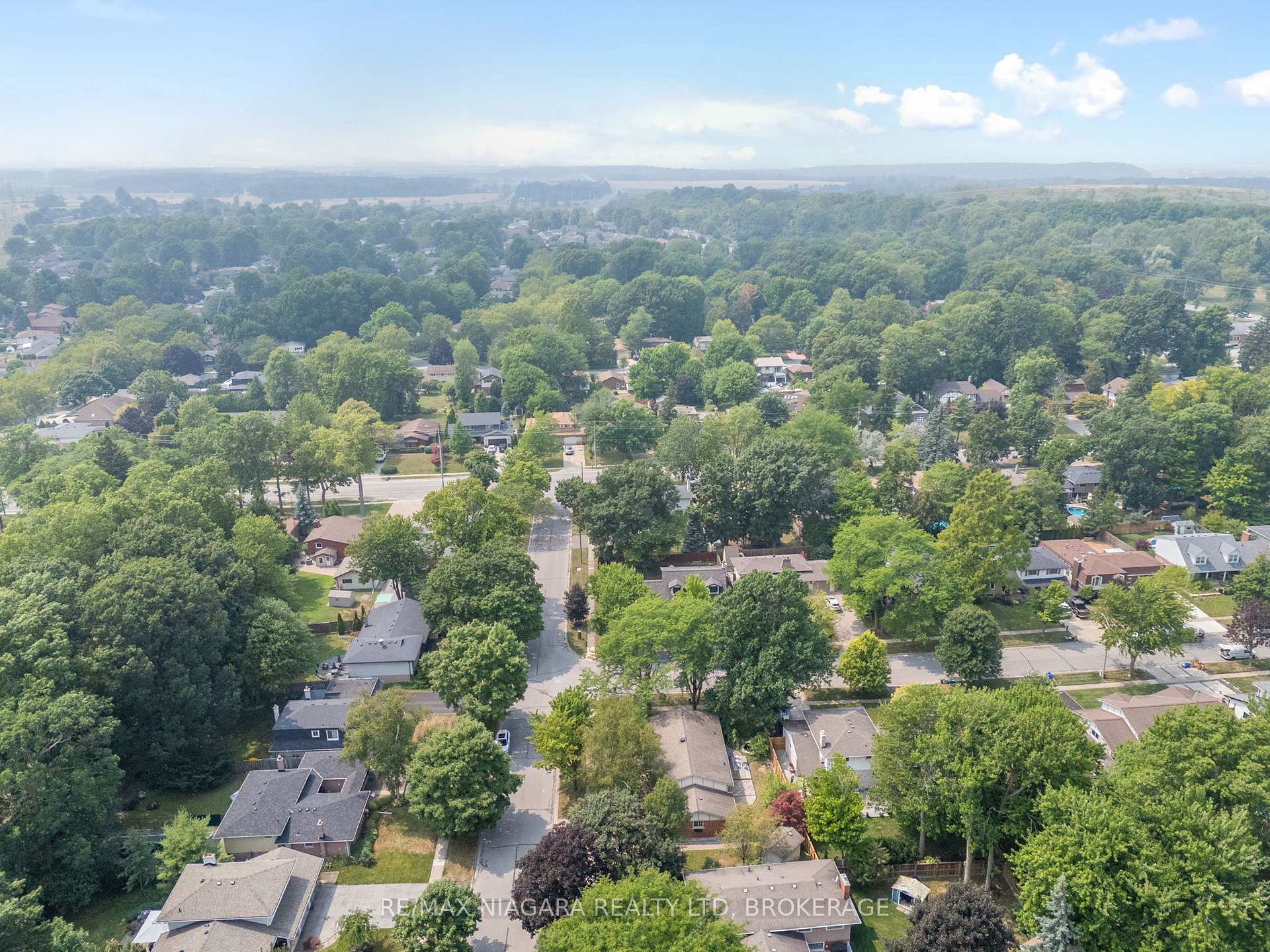 Photo 8 of 6841 Dellpark Drive, Niagara Falls, Stamford — HOMEH