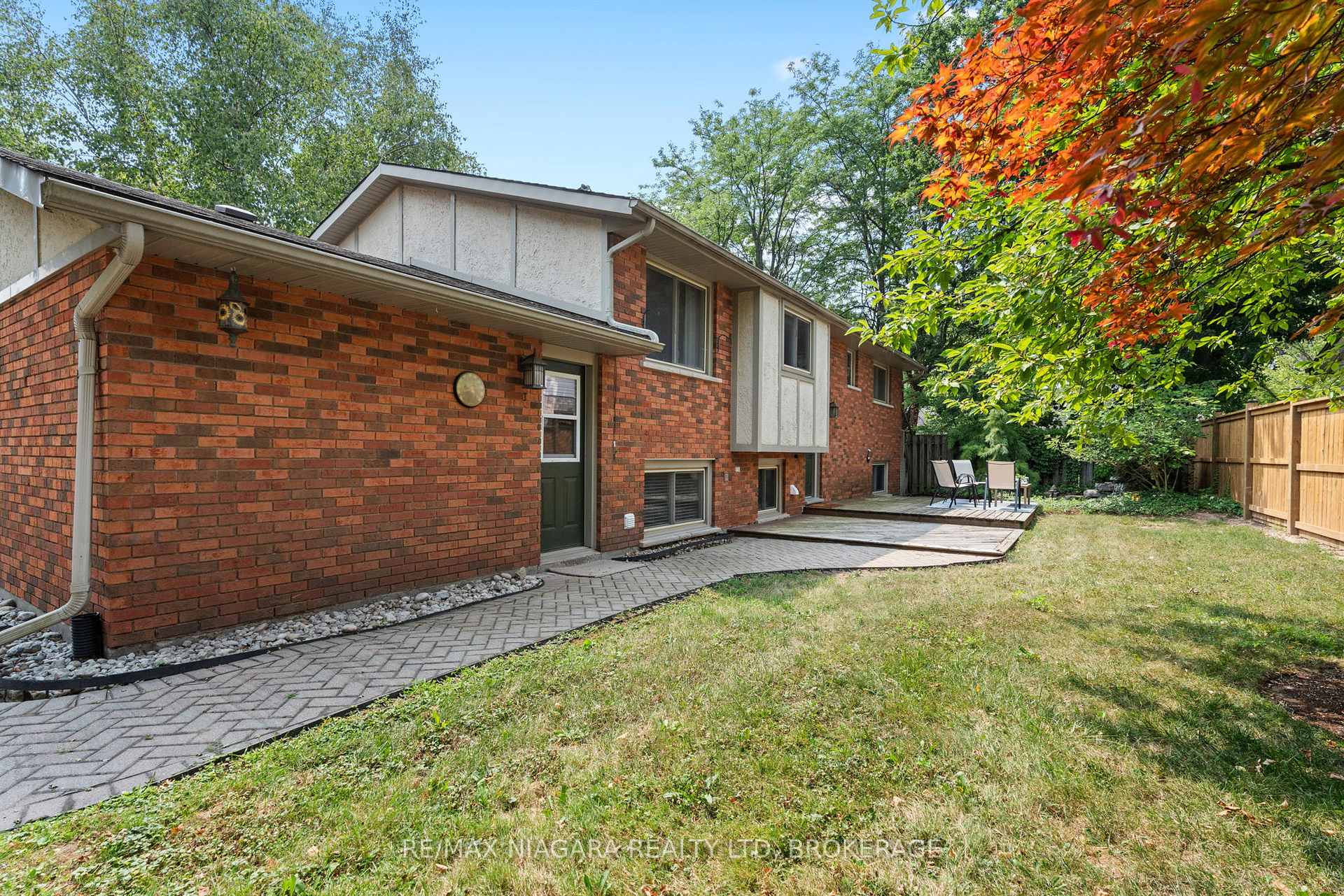 Photo 12 of 6841 Dellpark Drive, Niagara Falls, Stamford — HOMEH