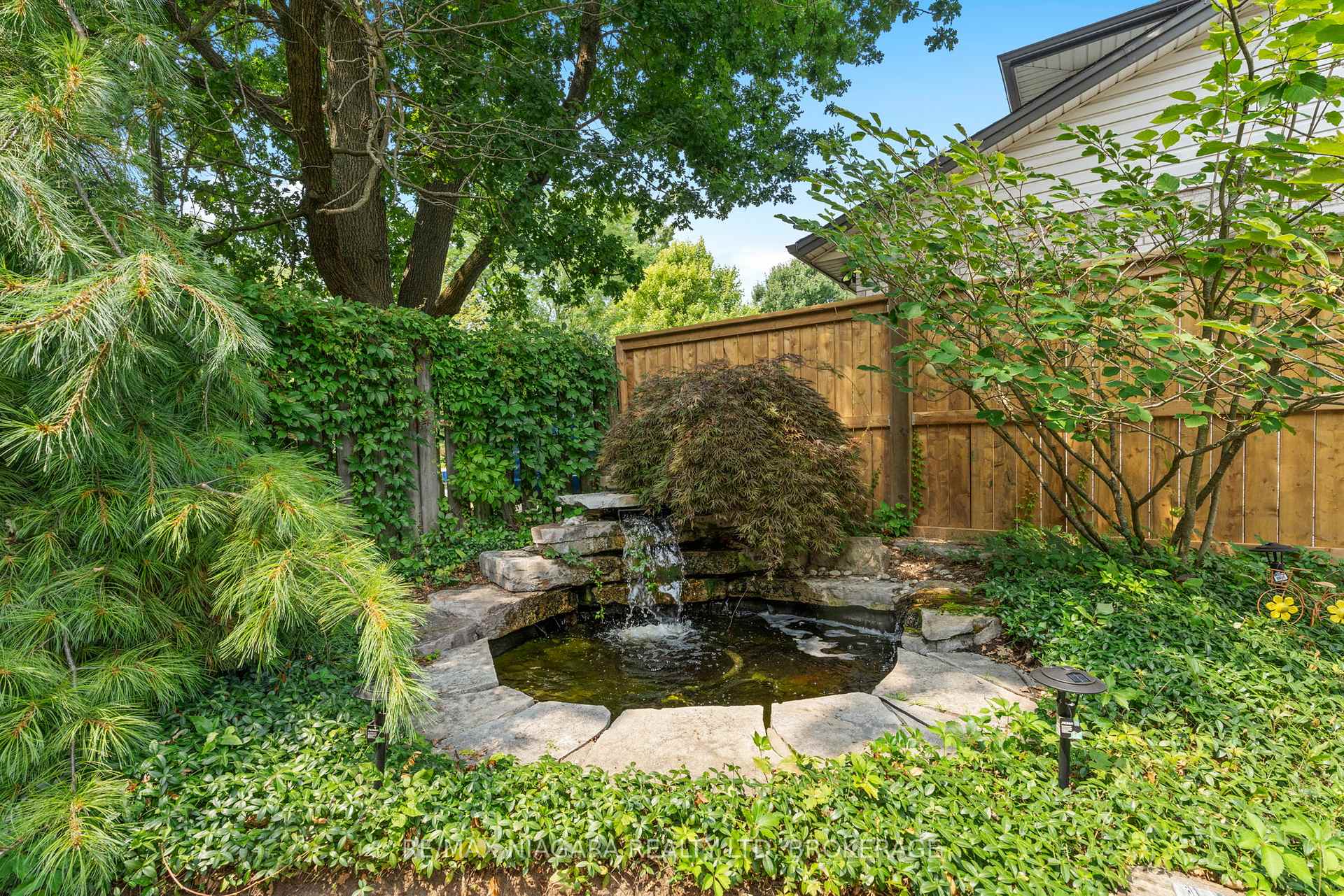Photo 14 of 6841 Dellpark Drive, Niagara Falls, Stamford — HOMEH