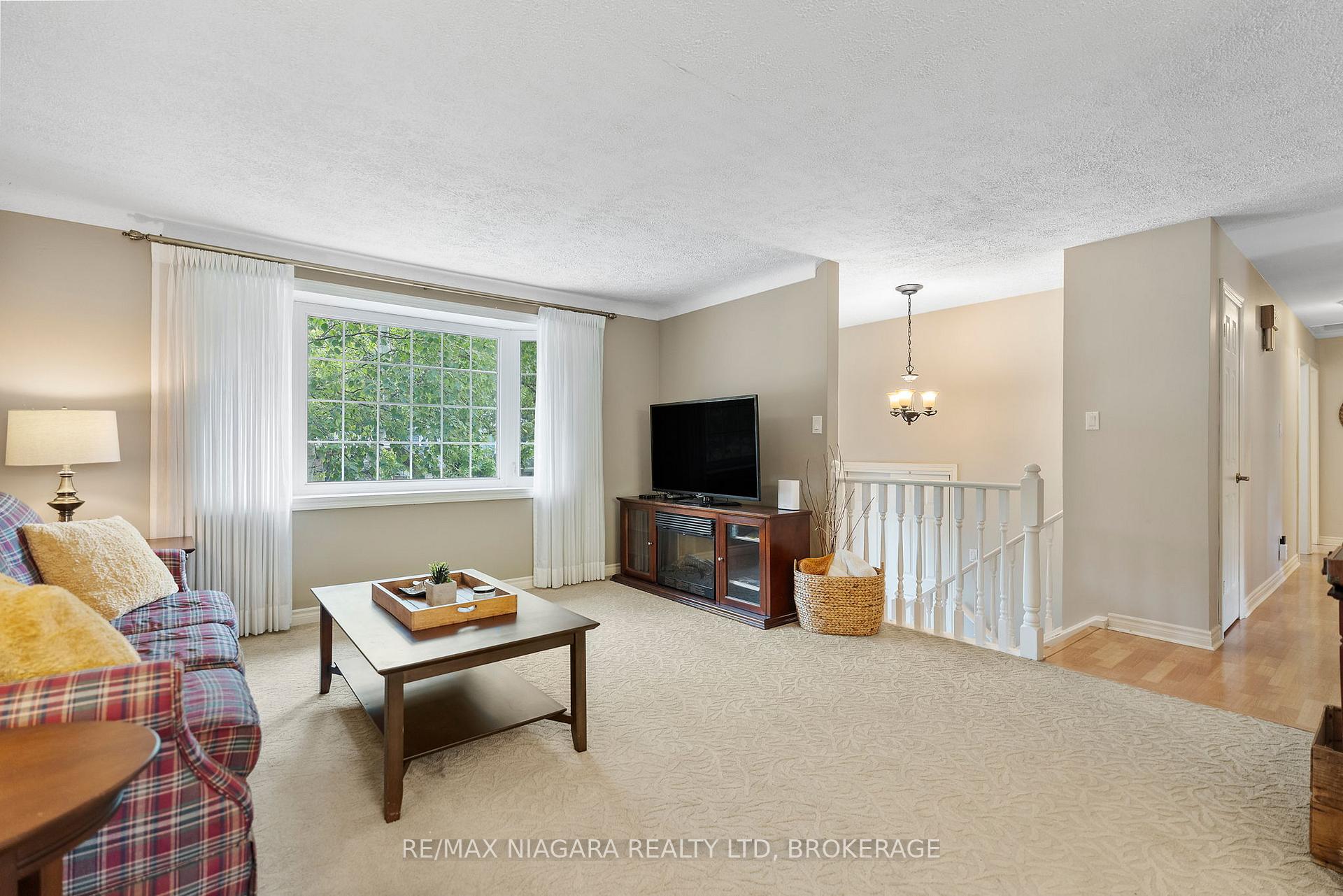 Photo 16 of 6841 Dellpark Drive, Niagara Falls, Stamford — HOMEH
