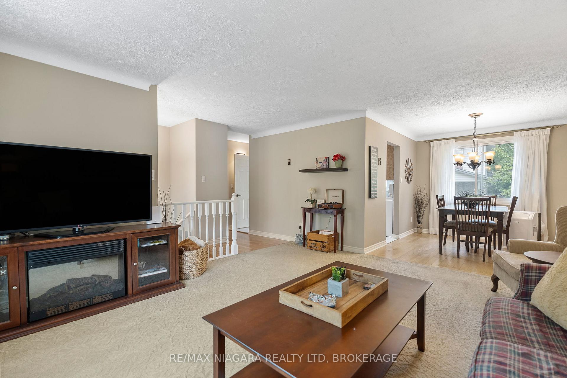 Photo 17 of 6841 Dellpark Drive, Niagara Falls, Stamford — HOMEH