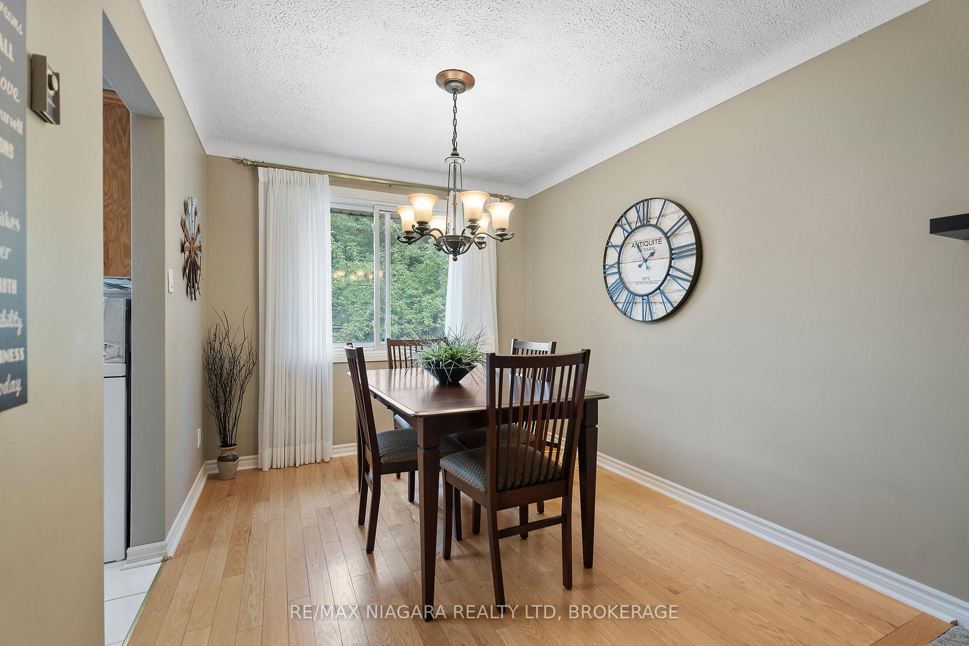 Photo 18 of 6841 Dellpark Drive, Niagara Falls, Stamford — HOMEH