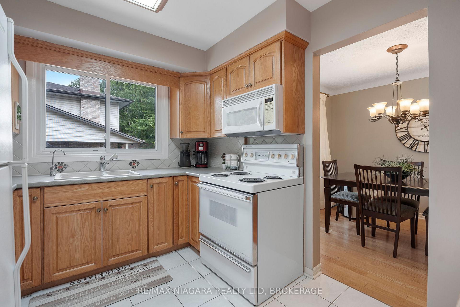 Photo 20 of 6841 Dellpark Drive, Niagara Falls, Stamford — HOMEH