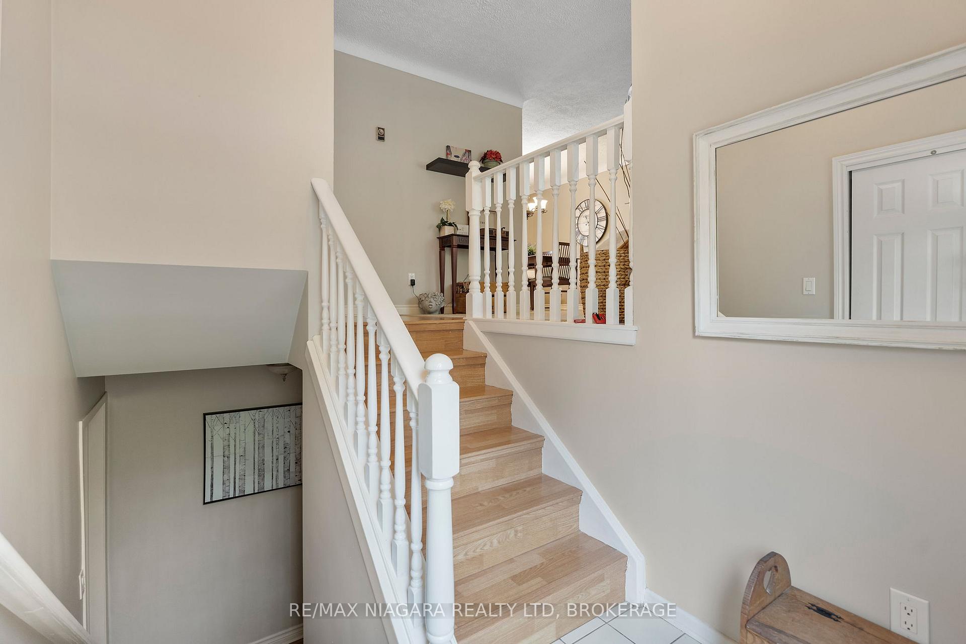 Photo 24 of 6841 Dellpark Drive, Niagara Falls, Stamford — HOMEH