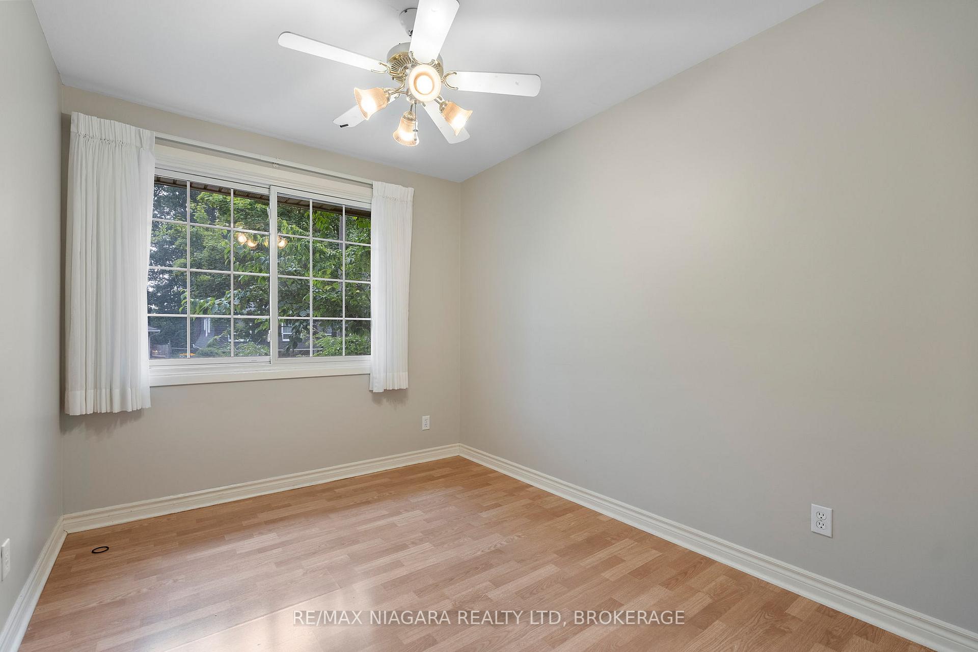 Photo 25 of 6841 Dellpark Drive, Niagara Falls, Stamford — HOMEH