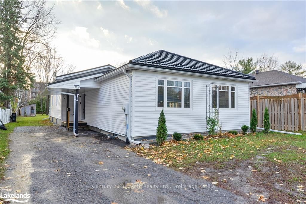 Front of 445 Peter Street N