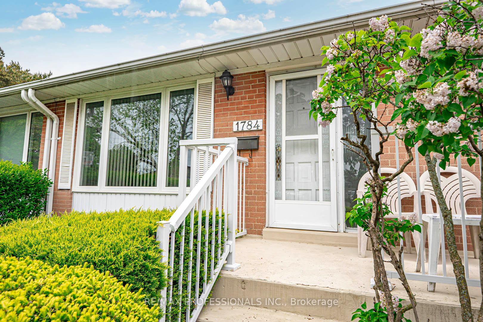 Front of 1784 Sandgate Crescent