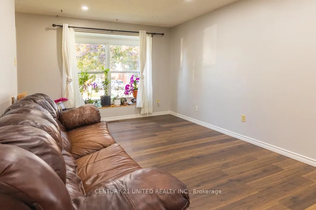 Photo 4 of 1141 Huntington Circle, Peterborough, Otonabee Ward 1 — HOMEH