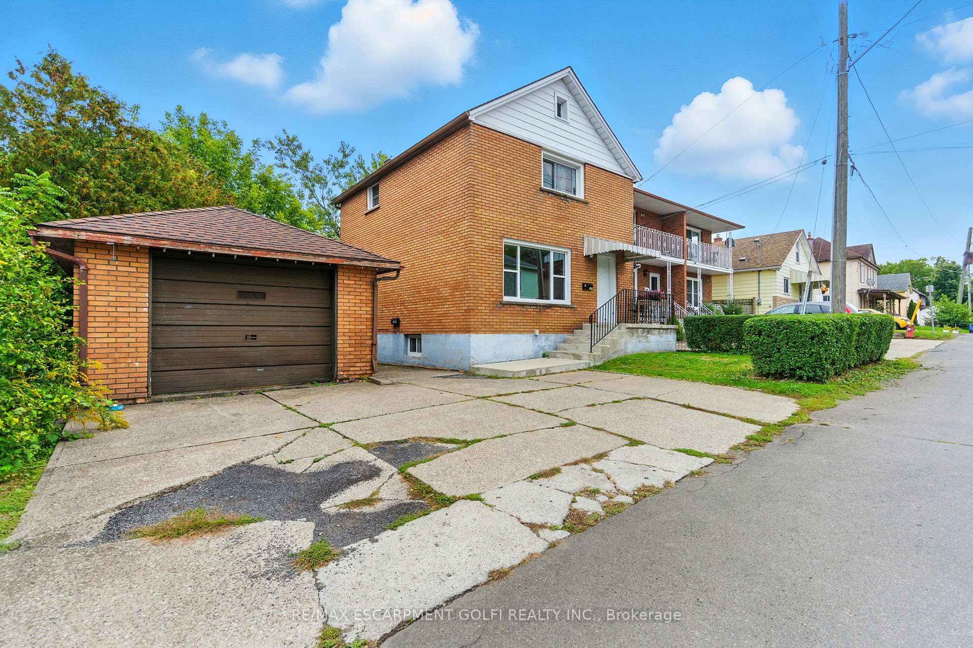 Photo 2 of 6044 Grey Avenue, Niagara Falls, Downtown — HOMEH