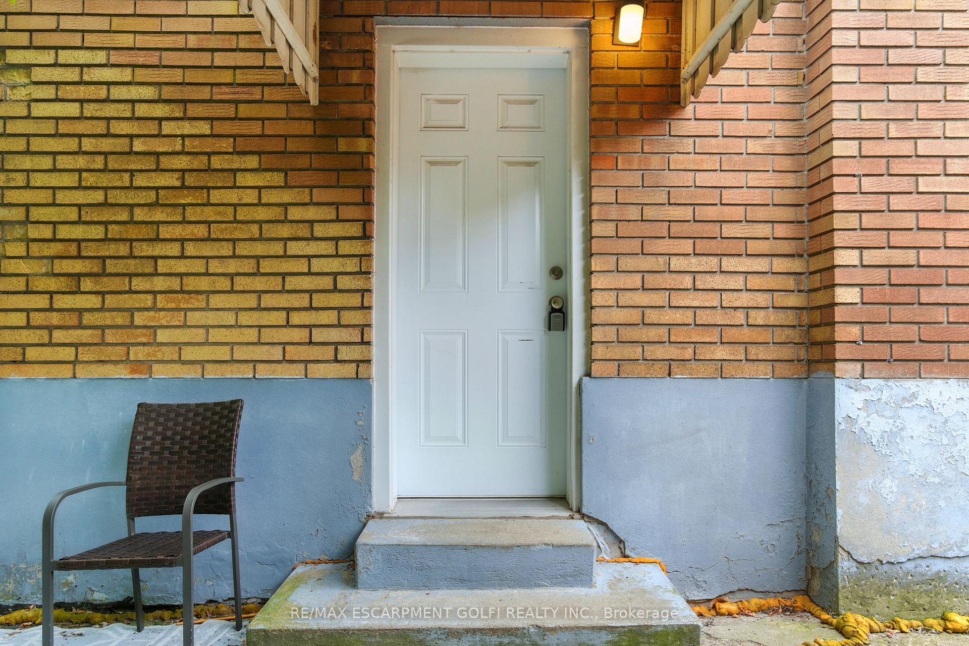 Photo 3 of 6044 Grey Avenue, Niagara Falls, Downtown — HOMEH