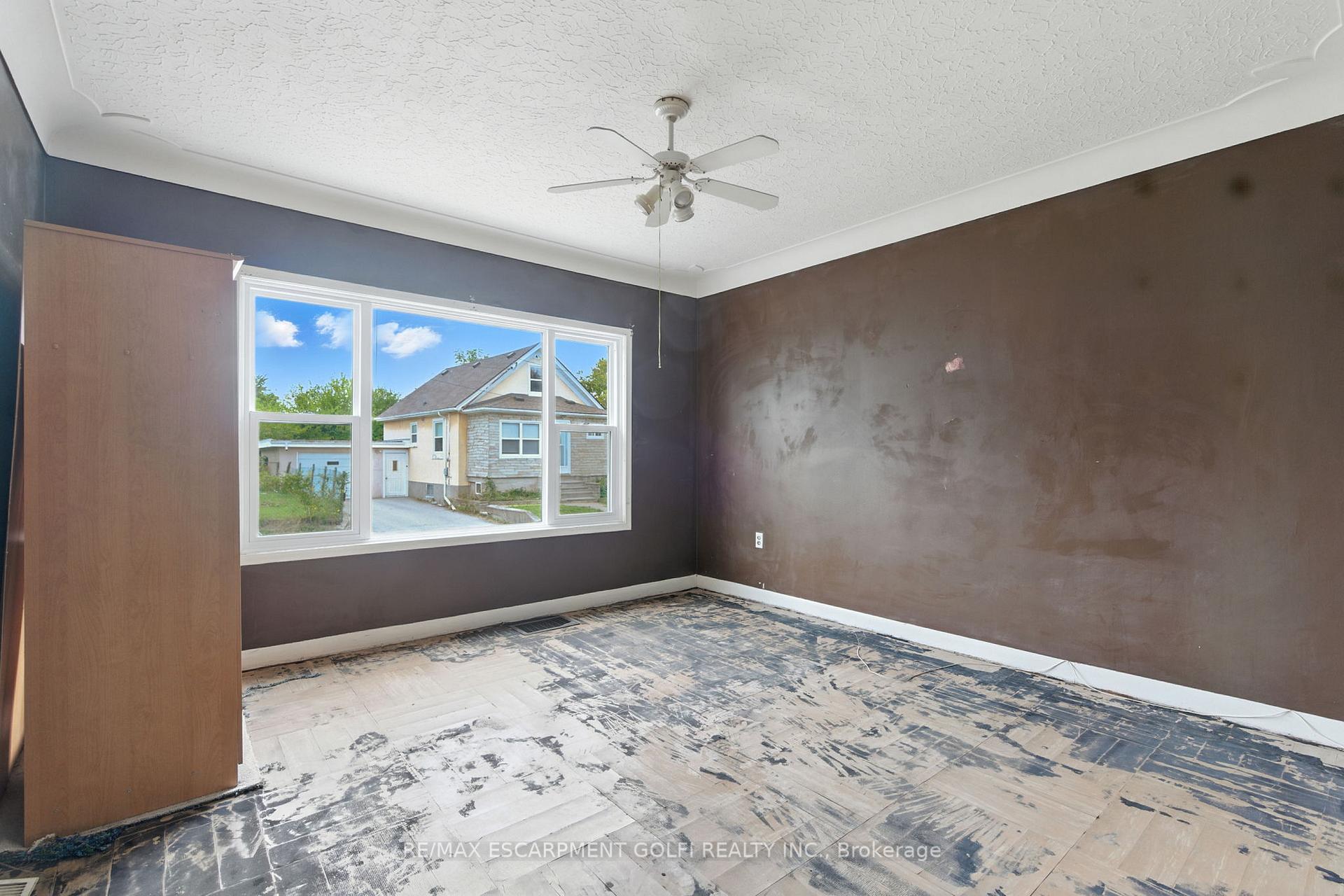Photo 10 of 6044 Grey Avenue, Niagara Falls, Downtown — HOMEH