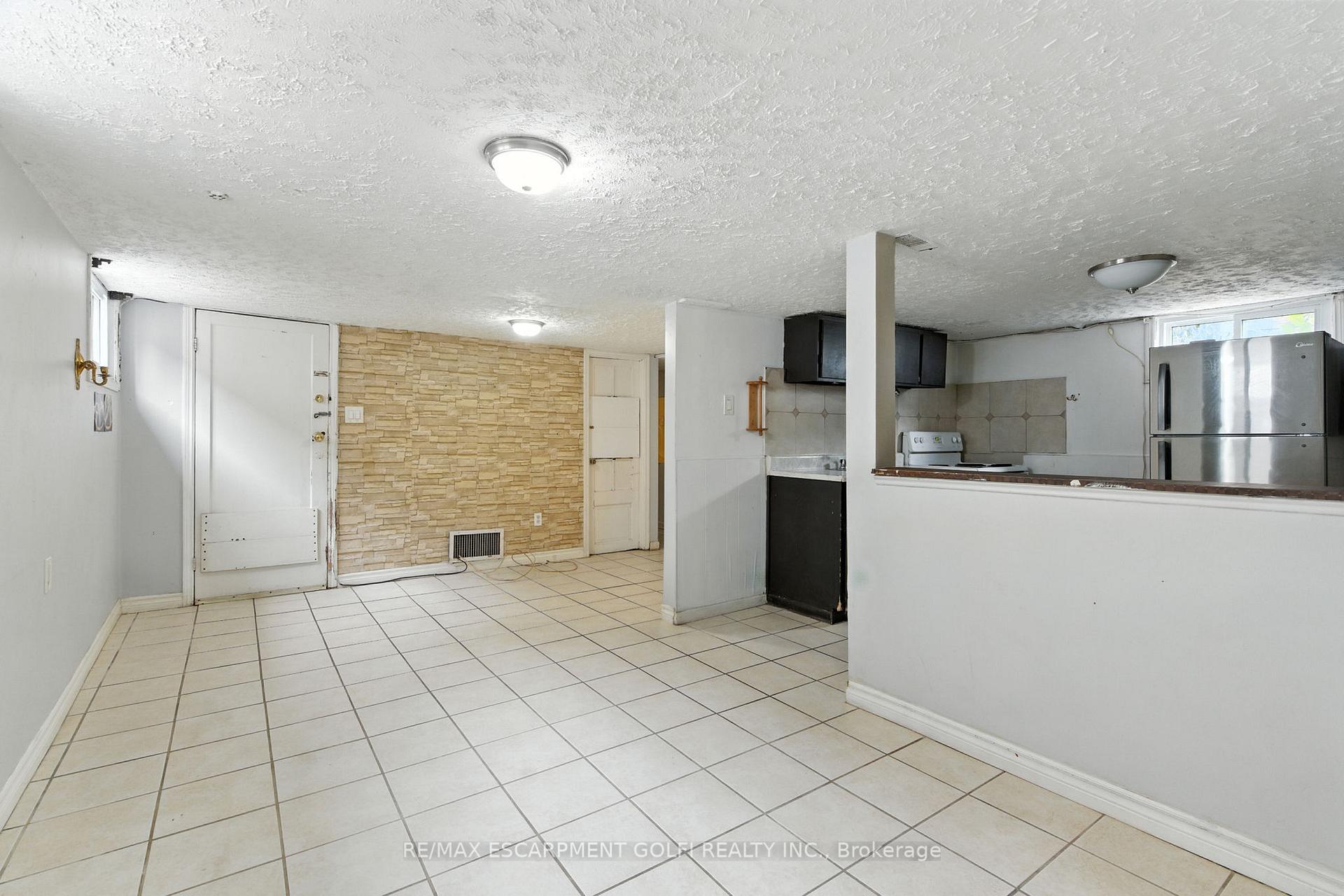 Photo 13 of 6044 Grey Avenue, Niagara Falls, Downtown — HOMEH