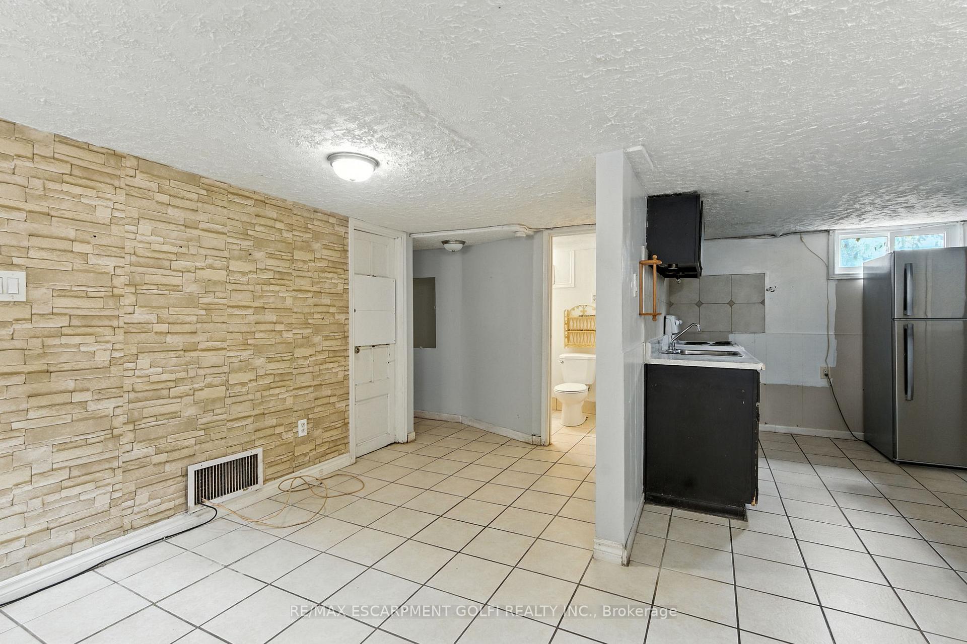 Photo 17 of 6044 Grey Avenue, Niagara Falls, Downtown — HOMEH