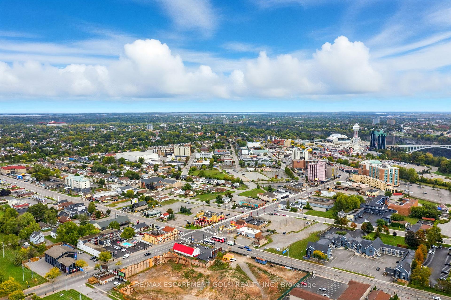 Photo 39 of 6044 Grey Avenue, Niagara Falls, Downtown — HOMEH